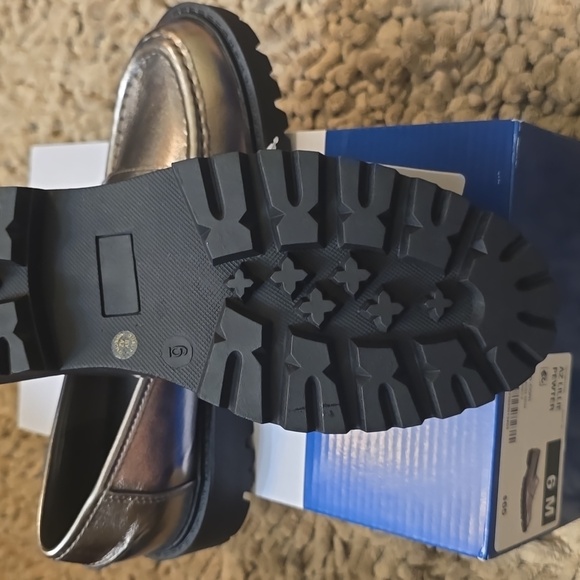 New Arizona Women's Size 6M Pewter Metallic Slip-on‎ Loafer Shoe - Picture 7 of 8